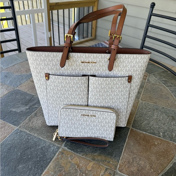 Michael Kors Jet Set Travel tote and wallet - Picture 1 of 6